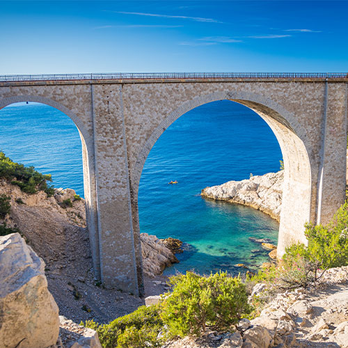 Eisenbahnviadukt und Calanque du Jonquier Eisenbahnviadukt und Calanque du Jonquier
