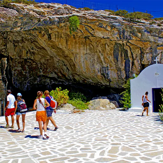 Bela vista da caverna de Antiparos Bela vista da caverna de Antiparos