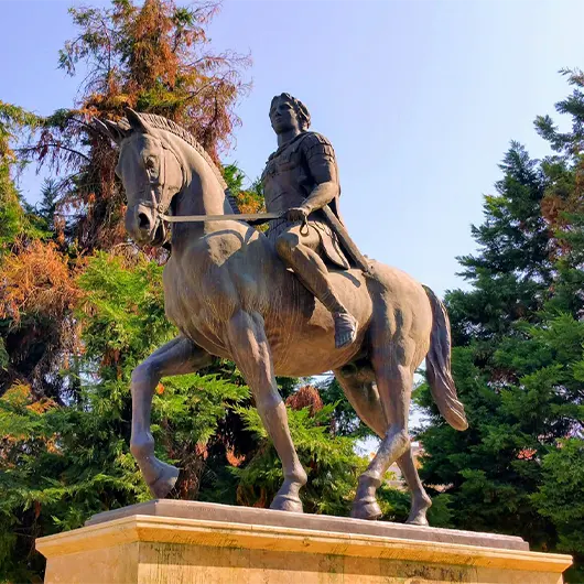 Μια όμορφη θέα του αγάλματος του Μεγάλου Αλεξάνδρου Μια όμορφη θέα του αγάλματος του Μεγάλου Αλεξάνδρου