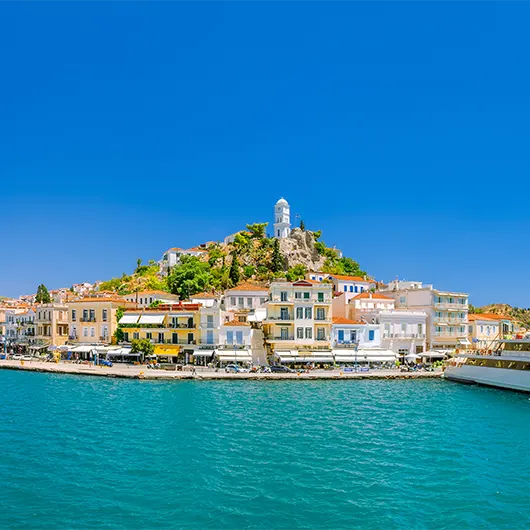 Belle vue de l'île grecque de Poros Belle vue de l'île grecque de Poros