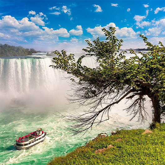 Scenic view of Niagara Falls Scenic view of Niagara Falls