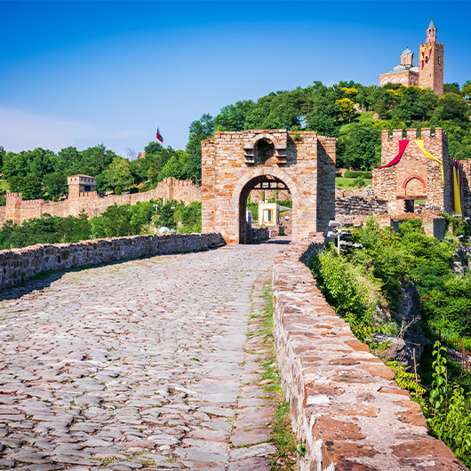Scenic view of Veliko Tarnovo and Tsarevets Fortress Scenic view of Veliko Tarnovo and Tsarevets Fortress