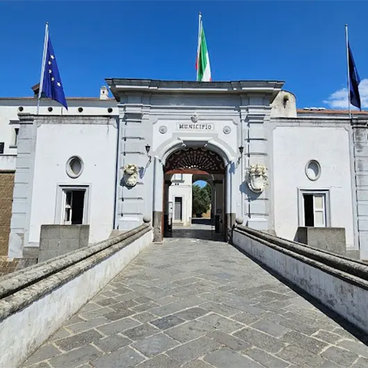Une belle vue du Castello Baronale d'Acerra Une belle vue du Castello Baronale d'Acerra
