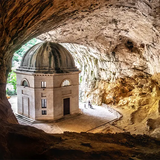 Une belle vue de la ville d'Anzio Une belle vue de la ville d'Anzio