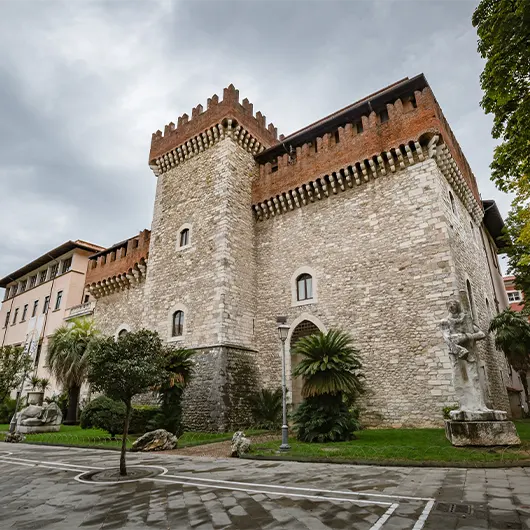 Una vista bonita de la Accademia di belle arti di Carrara Una vista bonita de la Accademia di belle arti di Carrara