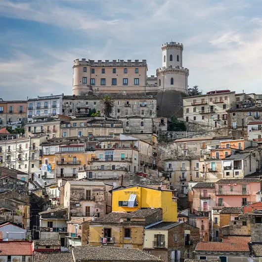 Une belle vue du château de Corigliano Calabro Une belle vue du château de Corigliano Calabro