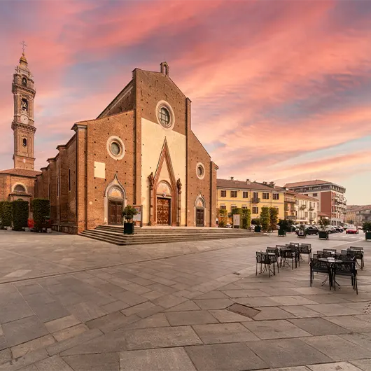 Une belle vue de la Piazza Giuseppe Garibaldi Une belle vue de la Piazza Giuseppe Garibaldi