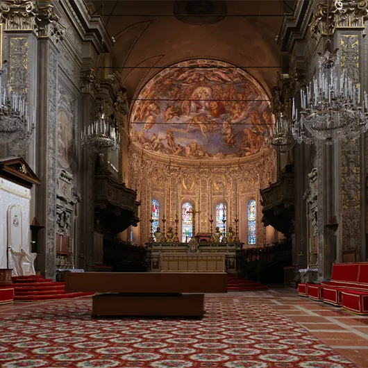 Uma bela vista do Juízo Final por Bastianino no ábside da catedral de Ferrara Uma bela vista do Juízo Final por Bastianino no ábside da catedral de Ferrara