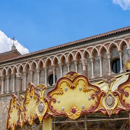 Une belle vue de l'extérieur de l'église médiévale San Pietro Une belle vue de l'extérieur de l'église médiévale San Pietro
