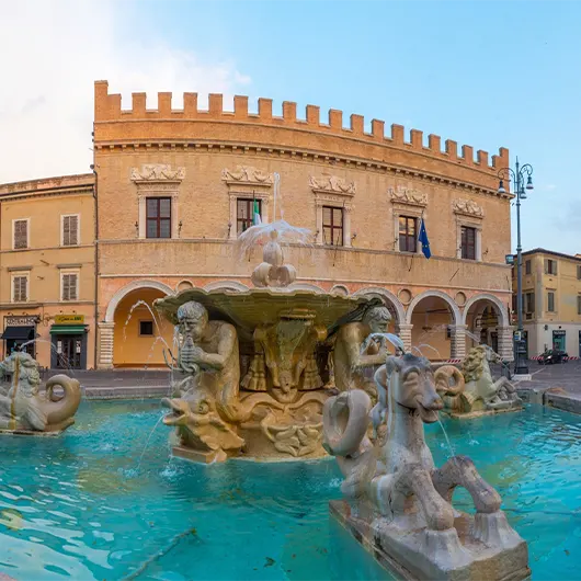 Une belle vue du palais ducal au centre de Pesaro Une belle vue du palais ducal au centre de Pesaro