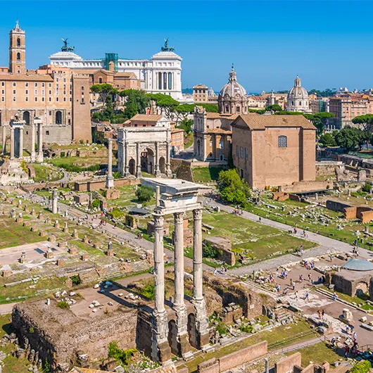 Una bella vista dell’Arco di Settimio Severo Una bella vista dell’Arco di Settimio Severo