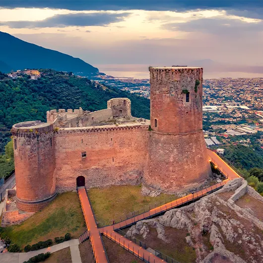 Une belle vue du château de Lettere Une belle vue du château de Lettere