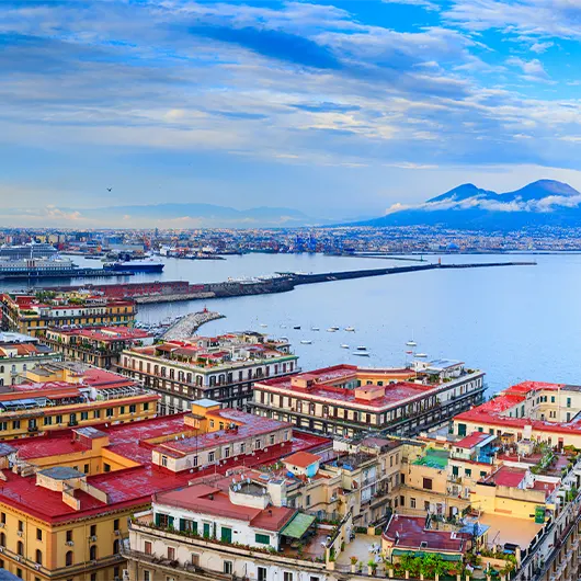 Une belle vue du port dans le golfe de Naples à Torre del Greco Une belle vue du port dans le golfe de Naples à Torre del Greco