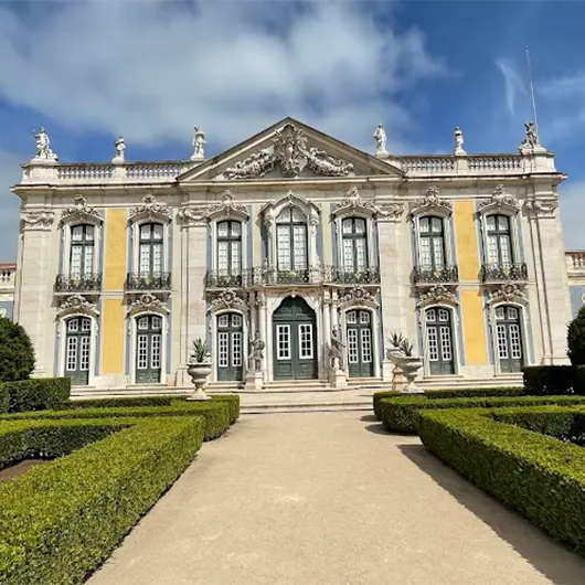 Une vue panoramique du palais national de Queluz Une vue panoramique du palais national de Queluz