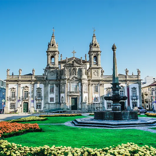 Vue panoramique du jardin de l'église São Marcos à Braga Vue panoramique du jardin de l'église São Marcos à Braga