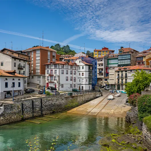 Una bella vista del villaggio di pescatori di Mundaka Una bella vista del villaggio di pescatori di Mundaka