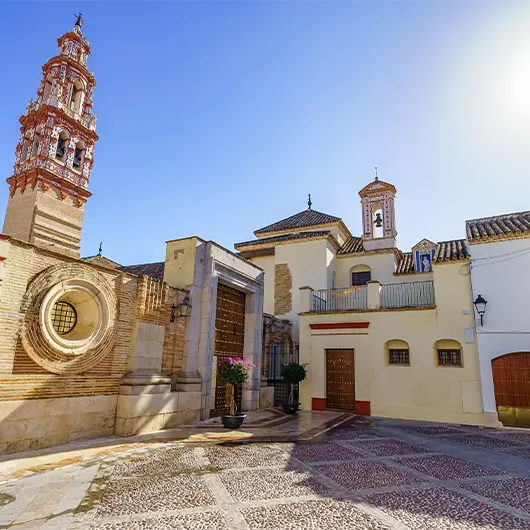 Una vista bonita de la Iglesia de San Juan Bautista Una vista bonita de la Iglesia de San Juan Bautista
