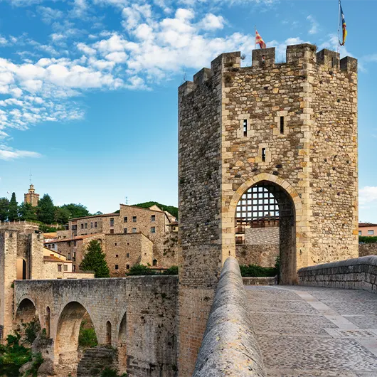 Une belle vue de Besalú en Gérone Une belle vue de Besalú en Gérone