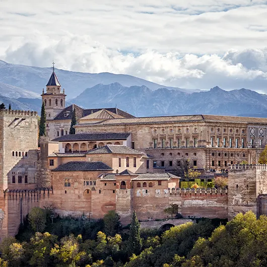 Una bella vista del Palazzo dell'Alhambra Una bella vista del Palazzo dell'Alhambra