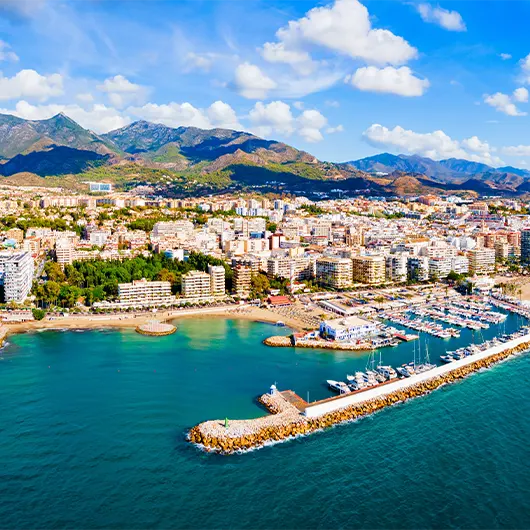 Una bella vista del porto turistico di Marbella Una bella vista del porto turistico di Marbella