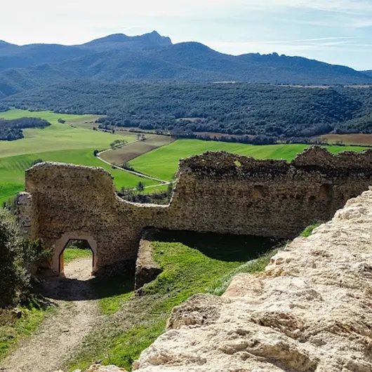 Una bella vista del Castello di Ocio o de Lanos Una bella vista del Castello di Ocio o de Lanos