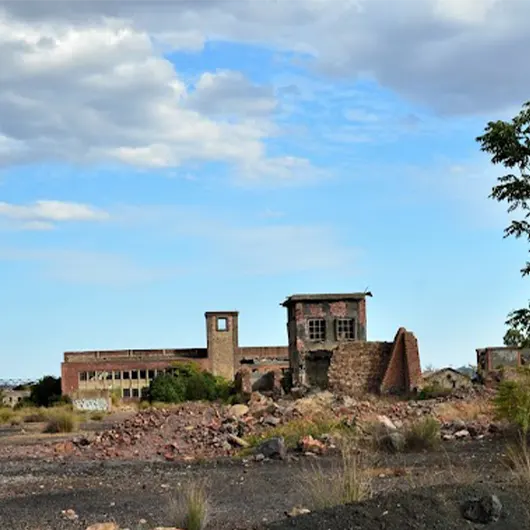 Una vista bonita de una valla industrial Una vista bonita de una valla industrial