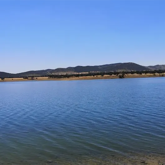 Una vista bonita del embalse de Sierra Boyera Una vista bonita del embalse de Sierra Boyera