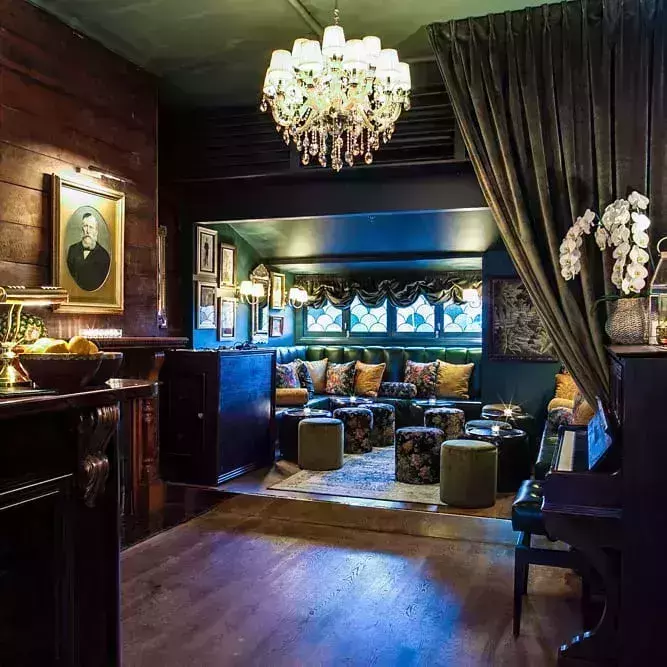 swish &amp;#039;n&amp;#039; stylish cocktail bar
