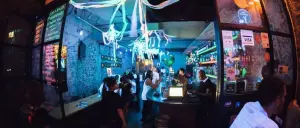 Here Are The Best Bars To Meet Expats In Singapore