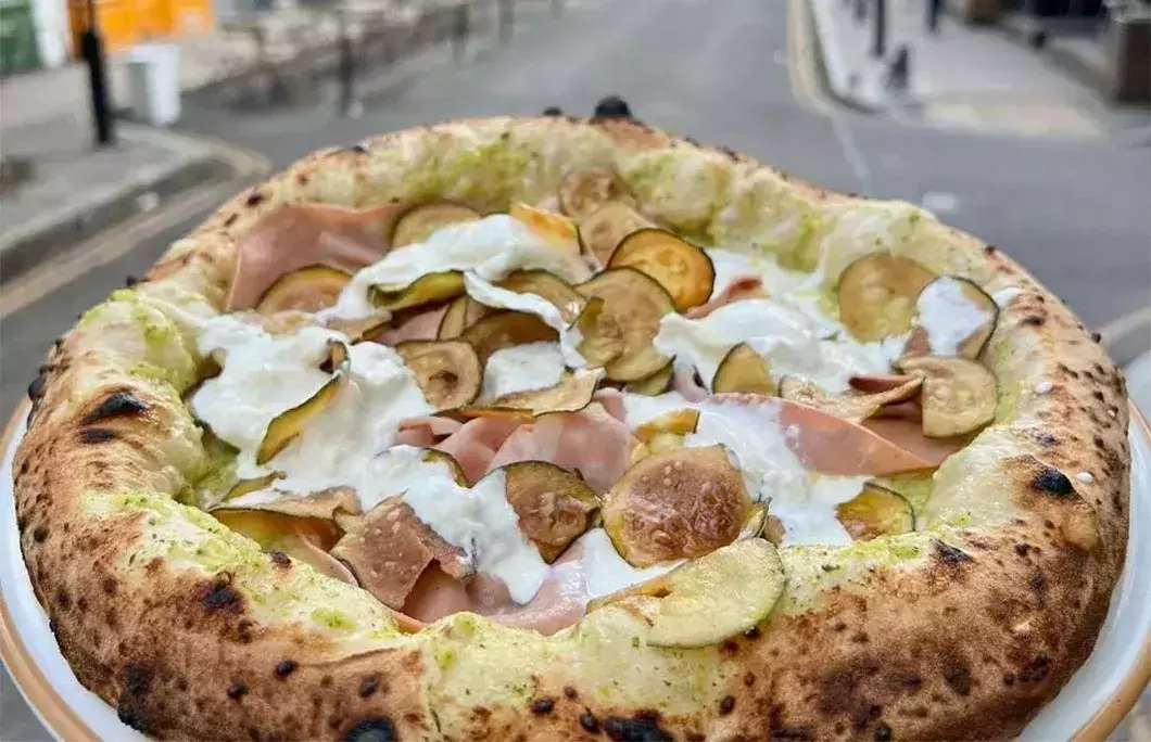 Napoli on the Road – London, England