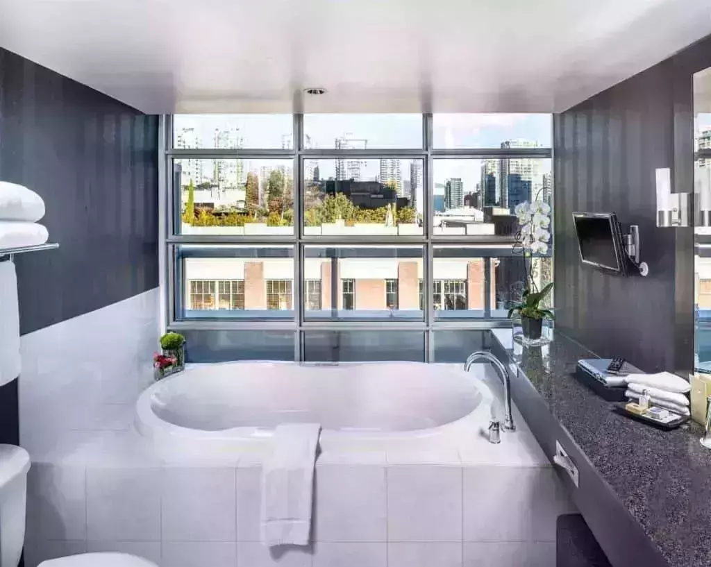 Hotel OPUS Vancouver