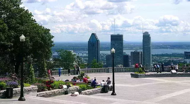 Stroll through Mount Royal Park