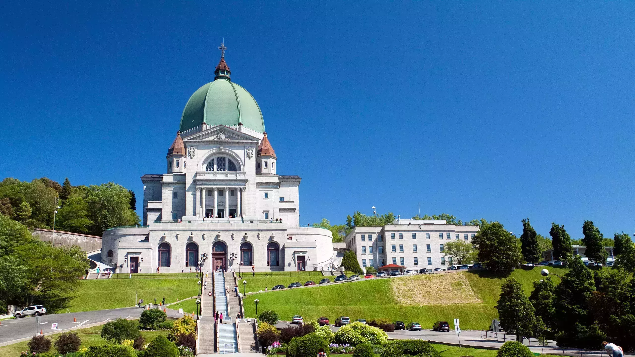 Visit Saint Joseph Oratory