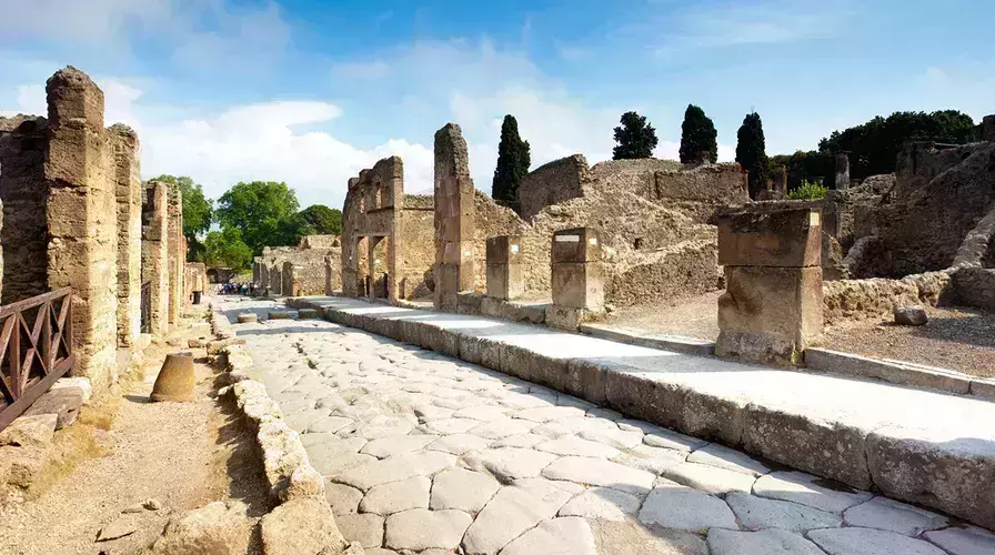 pompeii cursed artifact