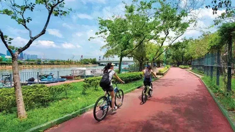 how to travel around Hong Kong