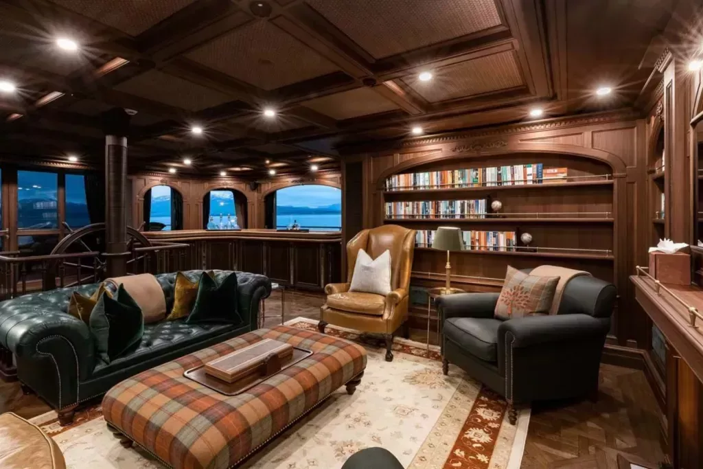 charter luxury yacht