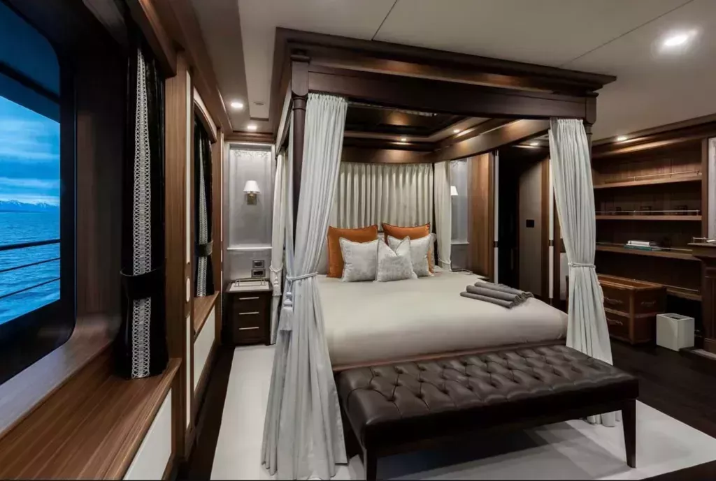 charter luxury yacht