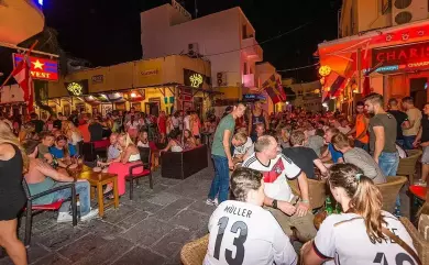 7 islands with the best nightlife in Greece