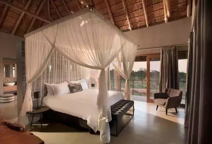 Mhondoro Safari Hotel Bedroom