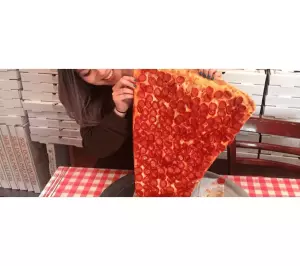 Daily Drool #12: The 2-Foot Long New York Pizza