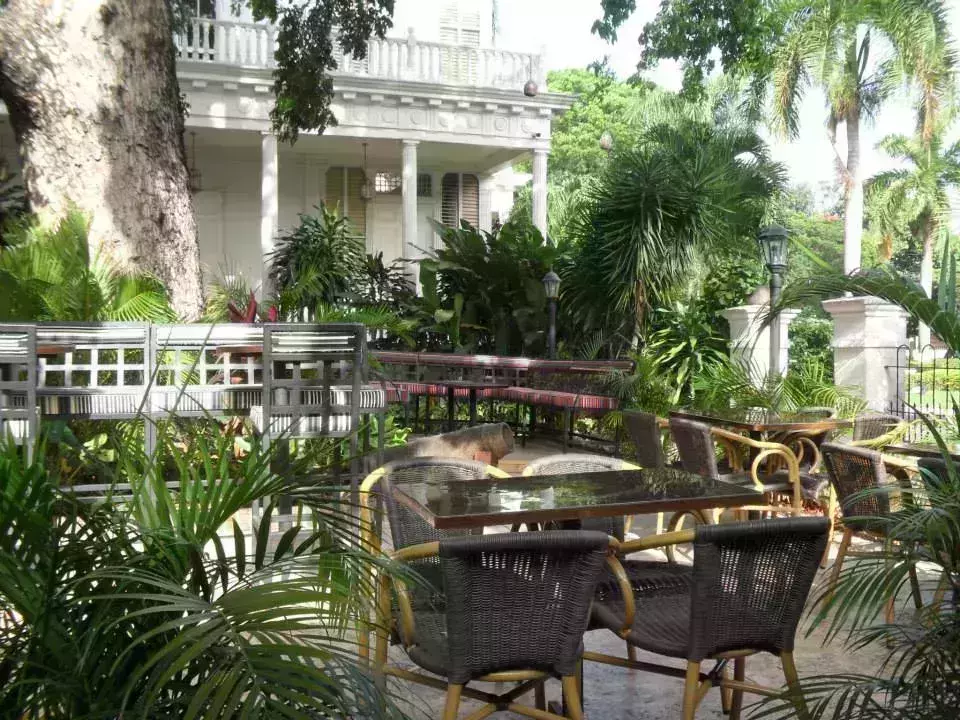 Mahogany Tree bar in Jamaica