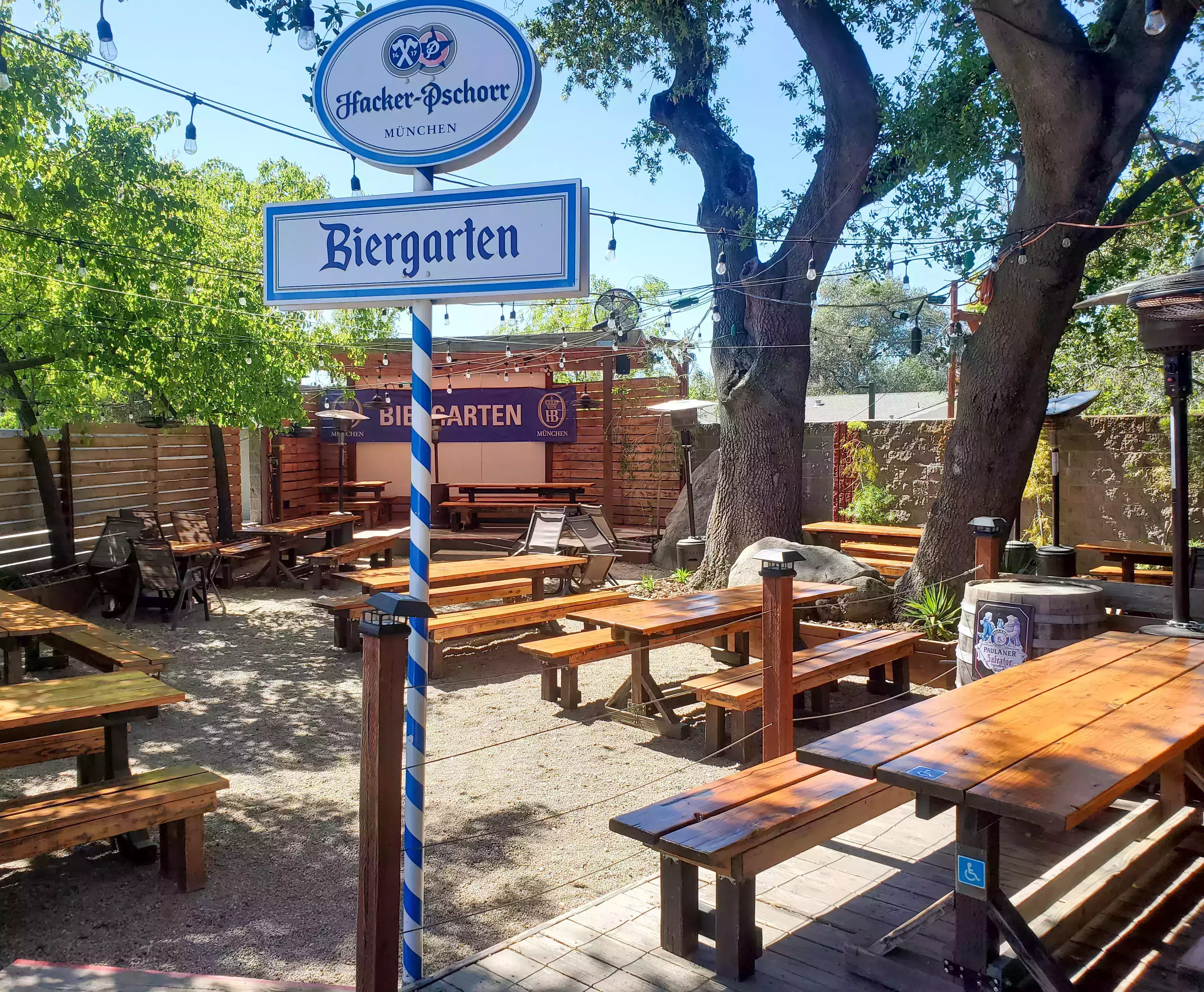 Biergarten Bar