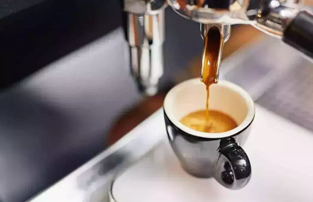 1. Les Cafés Du Soleil