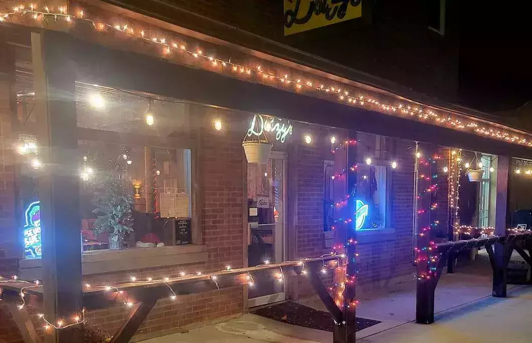 2. Dotzy’s Restaurant and Saloon – Elgin