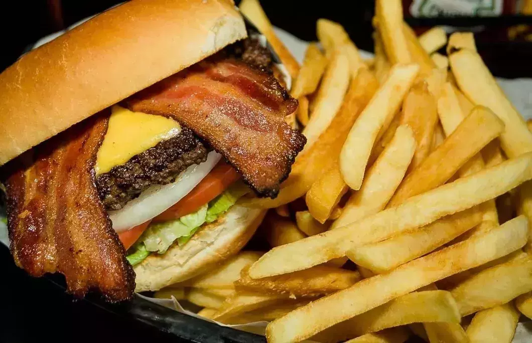 2. Archie’s Giant Hamburgers & Breakfast