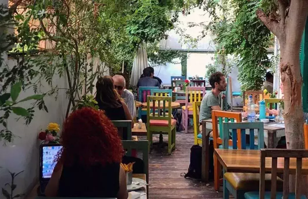 2. Dar Bistro & Books