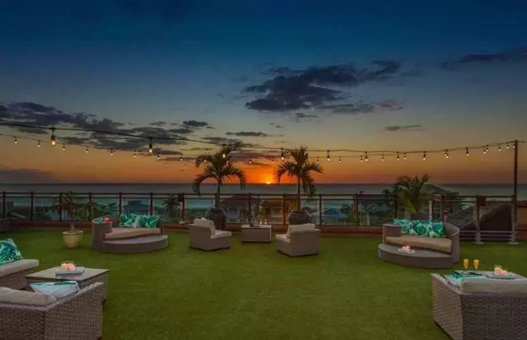 5. 360° Rooftop Lounge