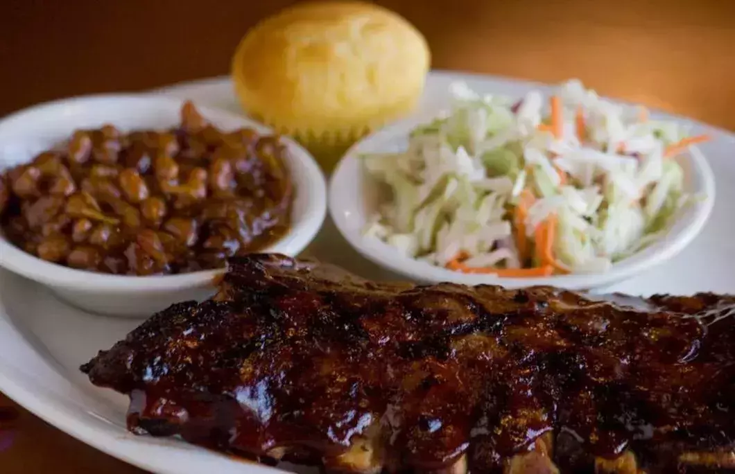 5. Tucson’s Steakhouse Saloon & Grill – Salina