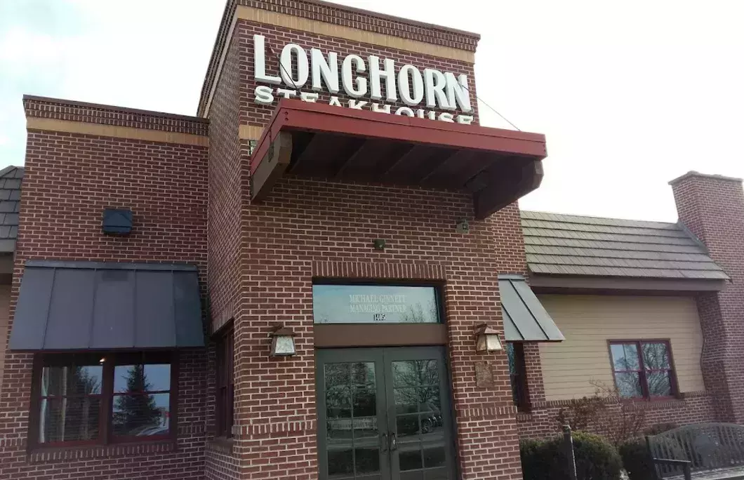 3. LongHorn Steakhouse – Williston