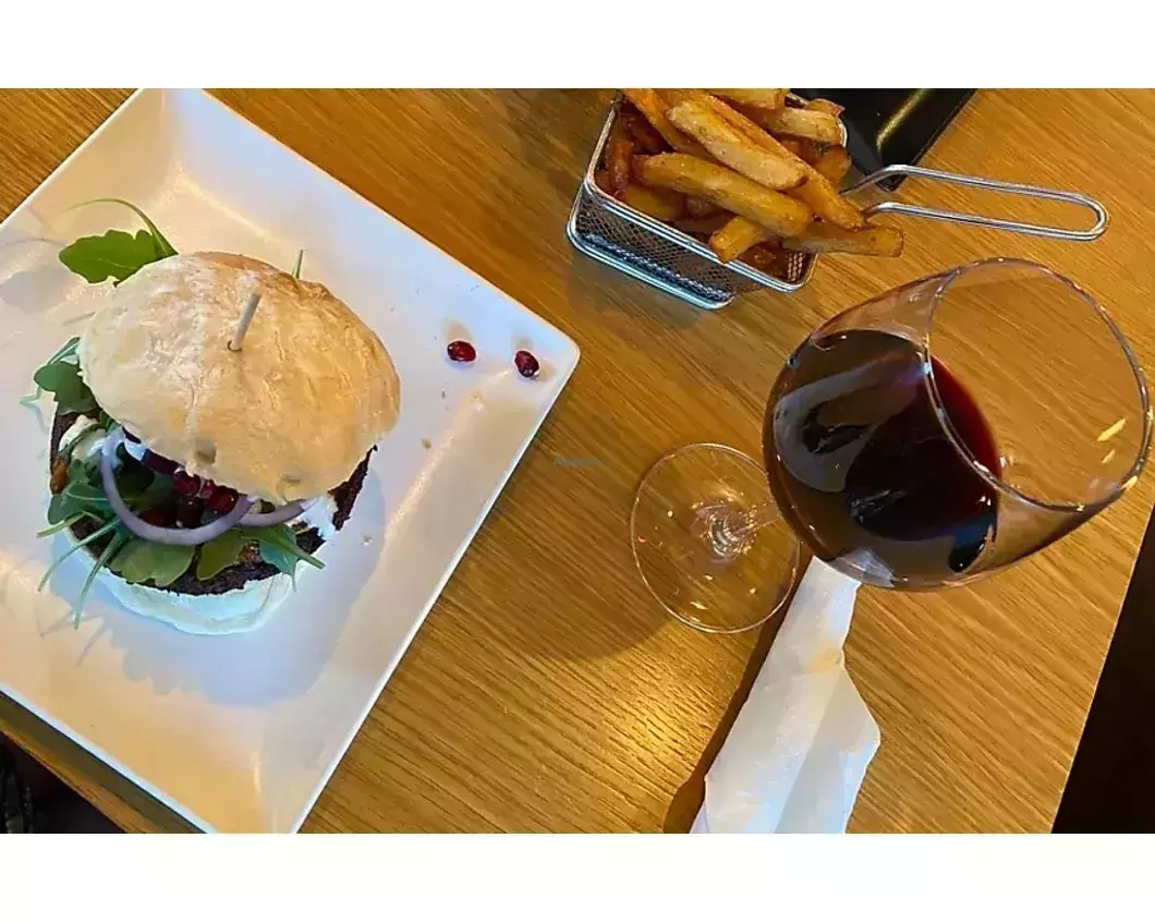3. Gourmet Burger Room – Marbella